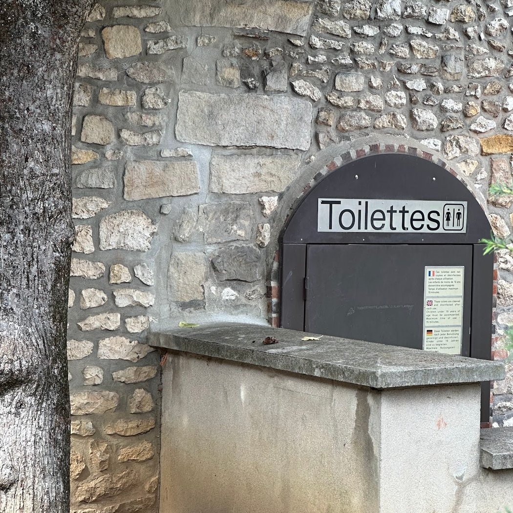 Toilettes publiques 3